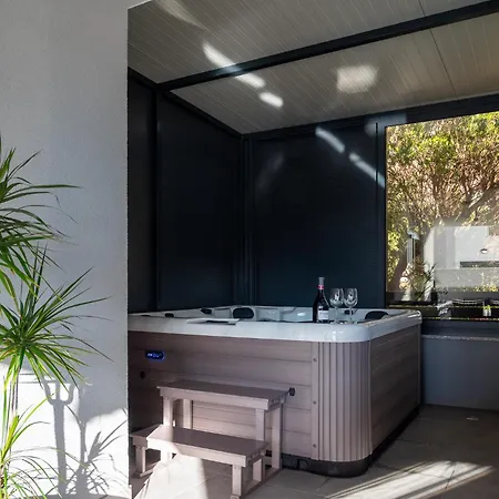 Vucko With Jacuzzi * 마카르스카