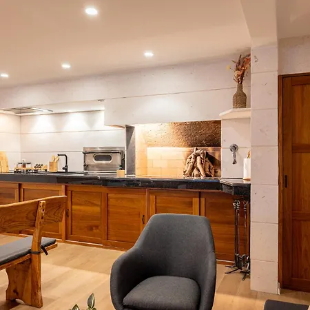 Vucko With Jacuzzi 펜션