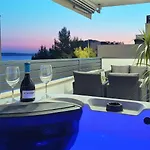 Vucko With Jacuzzi בית נופש *