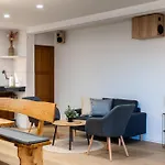 Vucko With Jacuzzi בית נופש