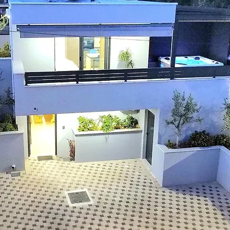 度假居 Vucko With Jacuzzi *
