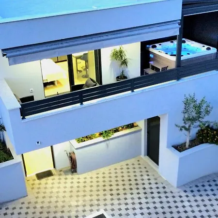 Nyaraló Vucko With Jacuzzi