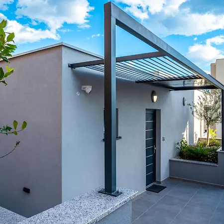 Holiday home Vucko With Jacuzzi Makarska