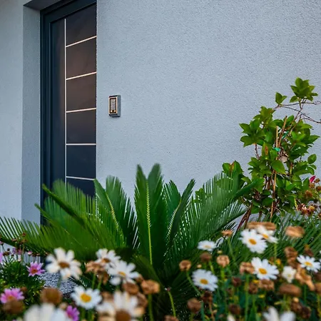 Vucko With Jacuzzi Nyaraló *