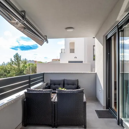 Vucko With Jacuzzi Holiday home Makarska