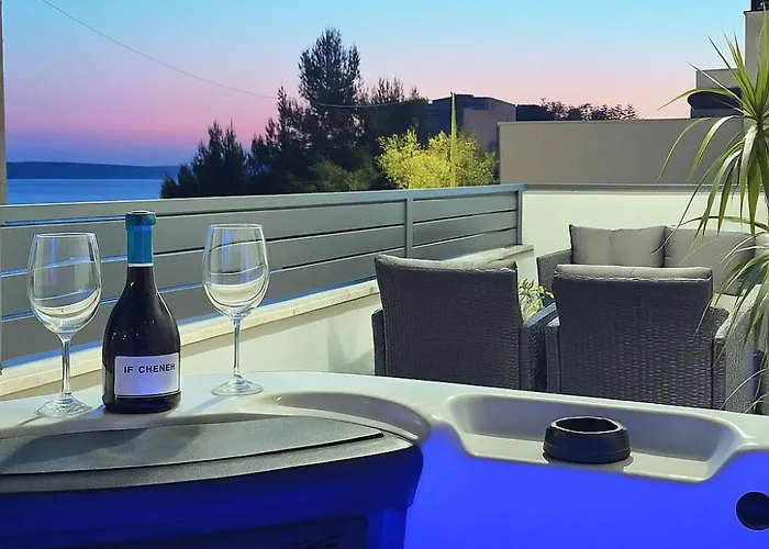 Vucko With Jacuzzi Holiday home *