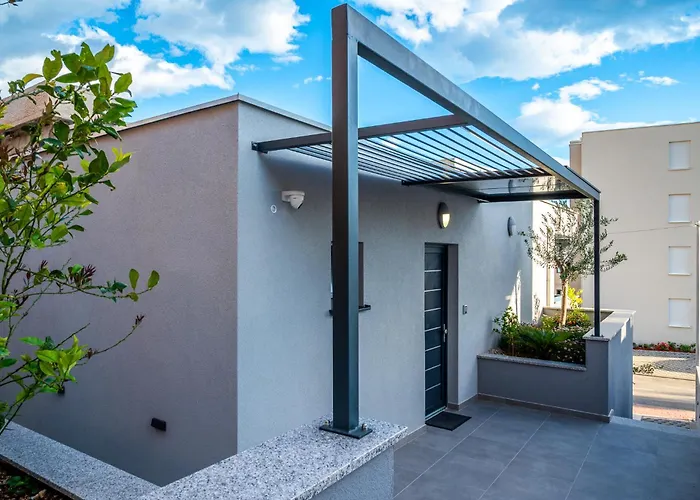 Holiday home Vucko With Jacuzzi Makarska