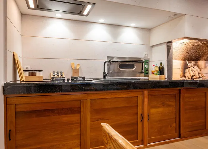 Holiday home Vucko With Jacuzzi Makarska