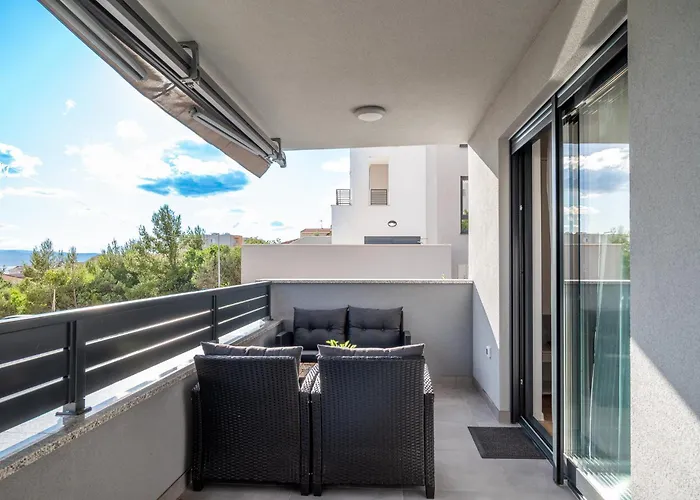 Vucko With Jacuzzi Holiday home Makarska