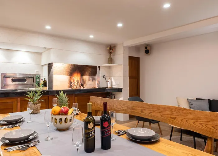 Holiday home Vucko With Jacuzzi *