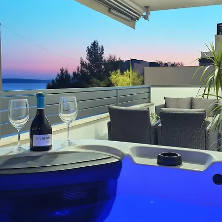 Vucko With Jacuzzi Ferienhaus *
