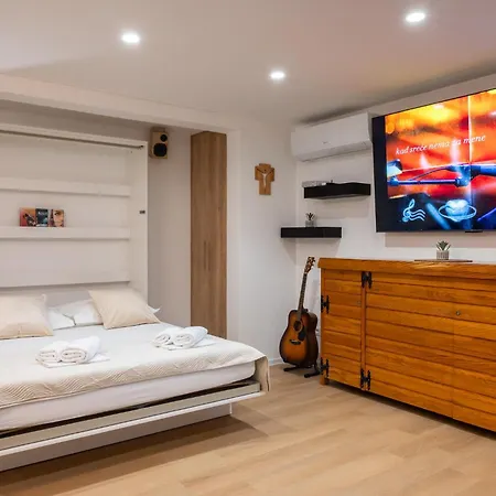 Vucko With Jacuzzi Ferienhaus Makarska