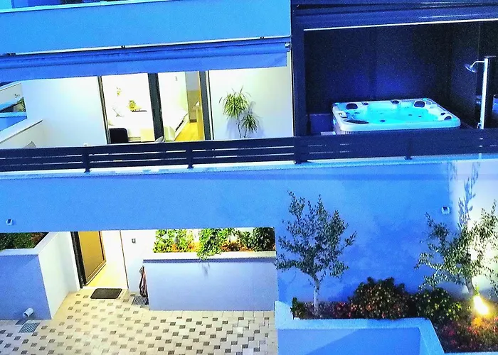 בית נופש Vucko With Jacuzzi מאקרסקה