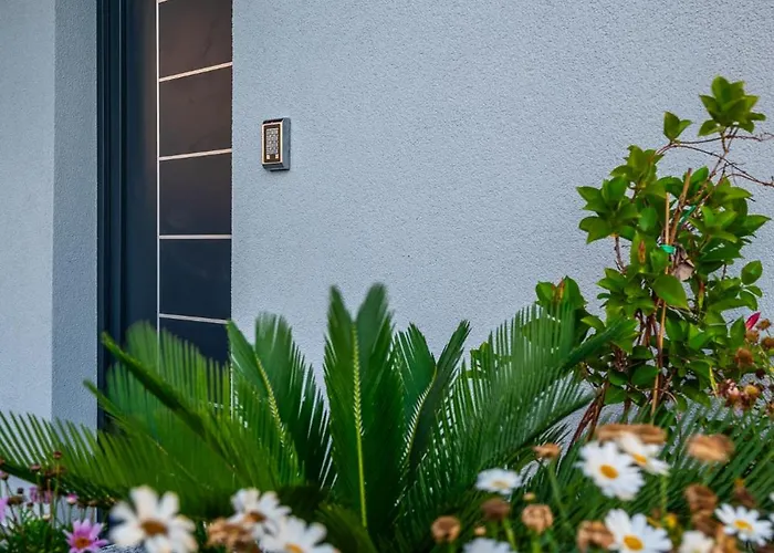 Vucko With Jacuzzi בית נופש *