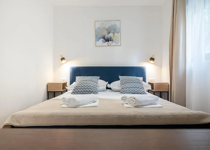 Vucko With Jacuzzi בית נופש *